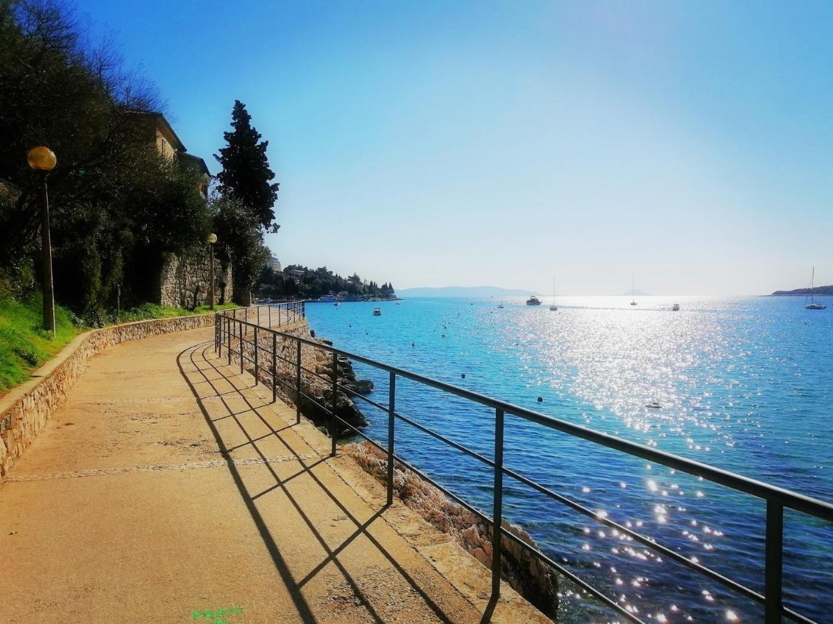 Apartment Suzie Q - Intermezzo With Sea View Rabac Exterior foto
